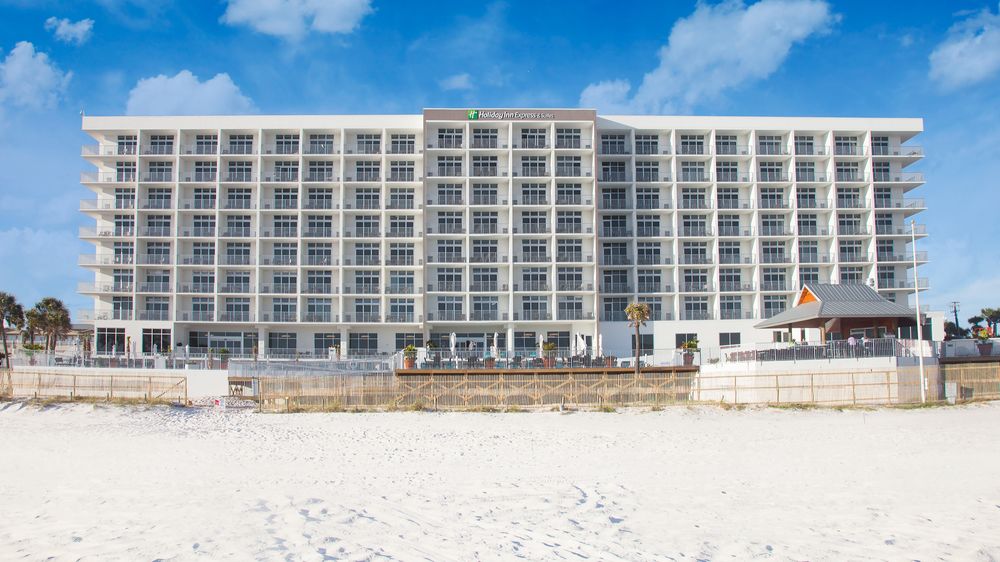 Holiday Inn Express & Suites Panama City Beach image 1